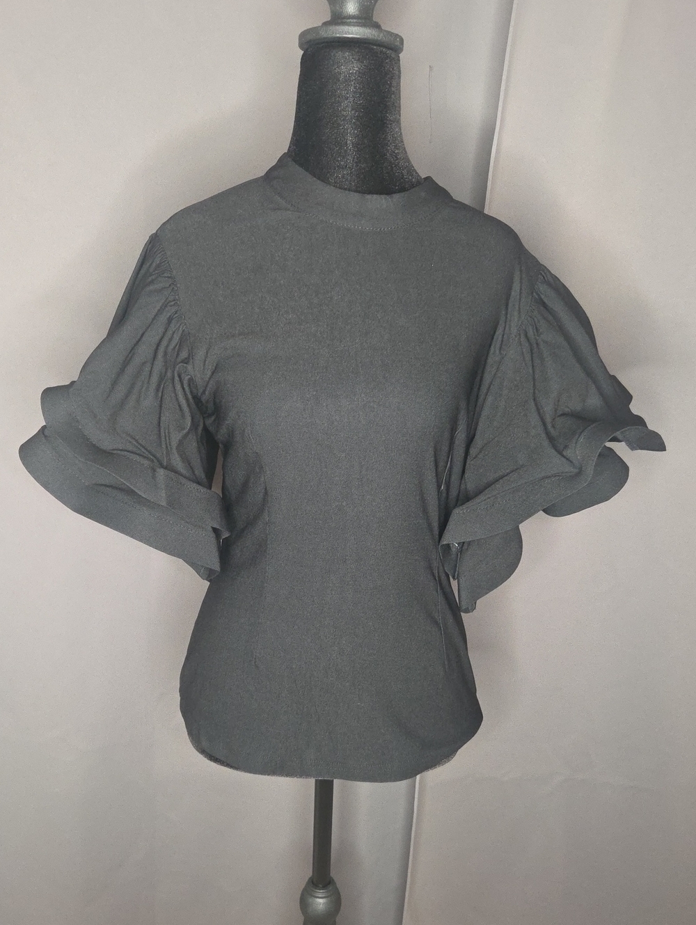 Ruffle Sleeve Short-Sleeve Tee in Black